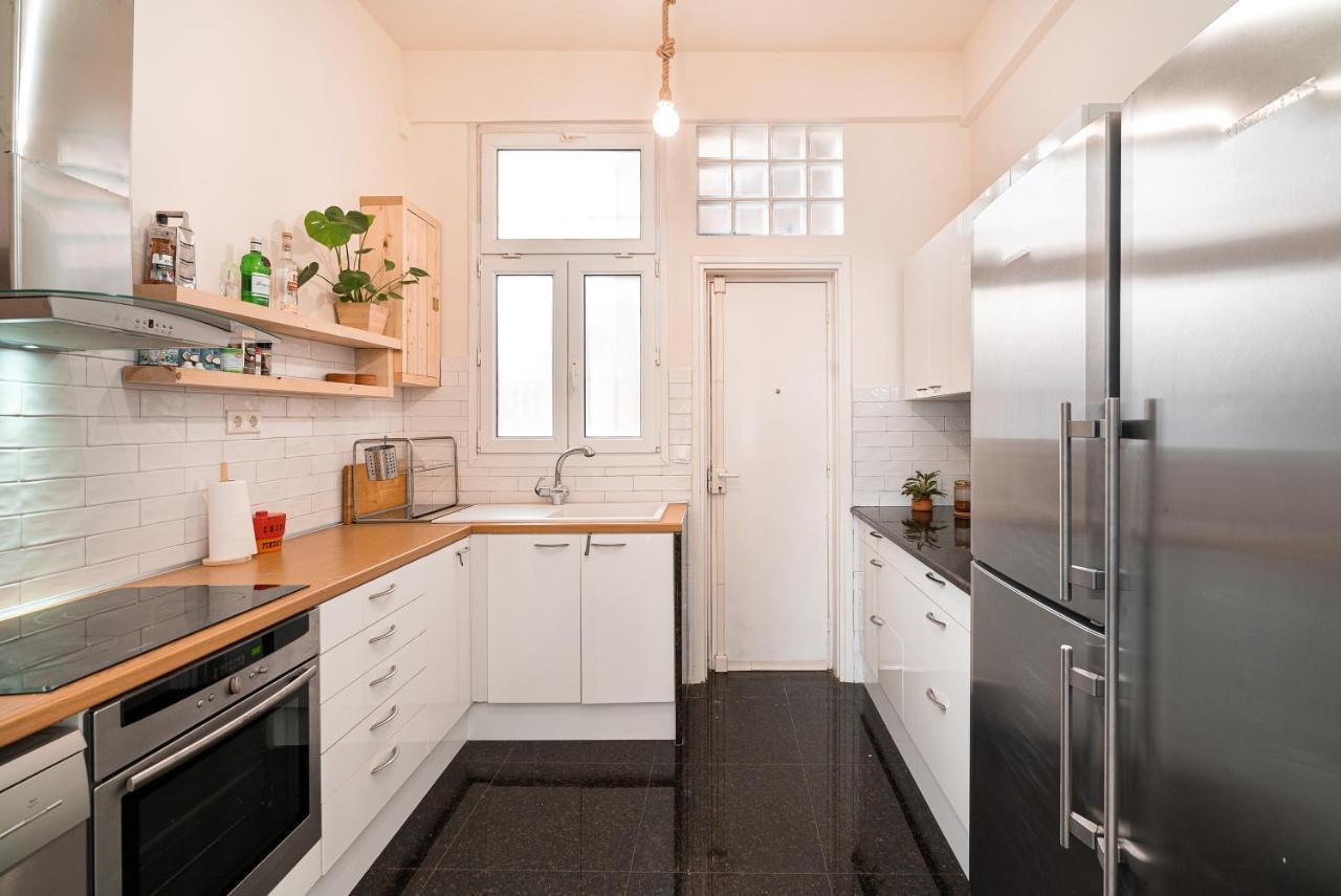 Spacious & Artistic Retro 2Bd Apt With Sauna أثينا المظهر الخارجي الصورة
