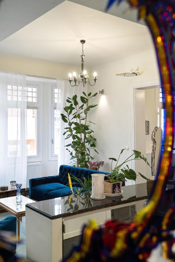 Spacious & Artistic Retro 2Bd Apt With Sauna أثينا المظهر الخارجي الصورة