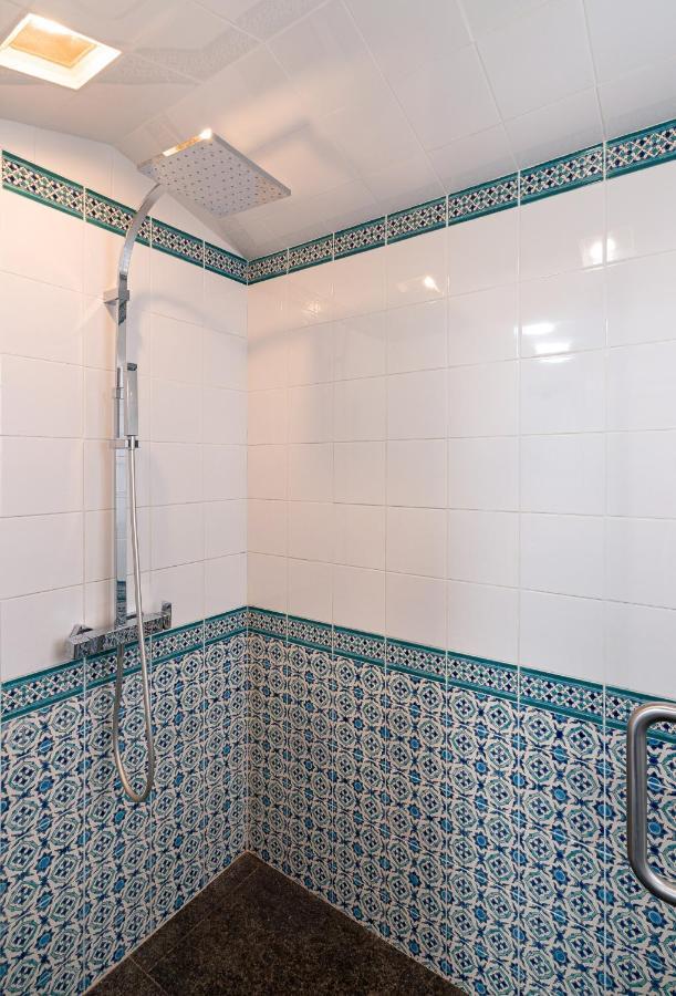 Spacious & Artistic Retro 2Bd Apt With Sauna أثينا المظهر الخارجي الصورة
