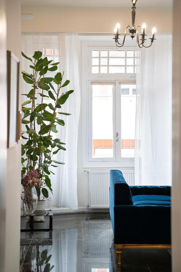 Spacious & Artistic Retro 2Bd Apt With Sauna أثينا المظهر الخارجي الصورة