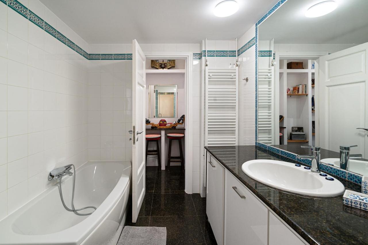 Spacious & Artistic Retro 2Bd Apt With Sauna أثينا المظهر الخارجي الصورة