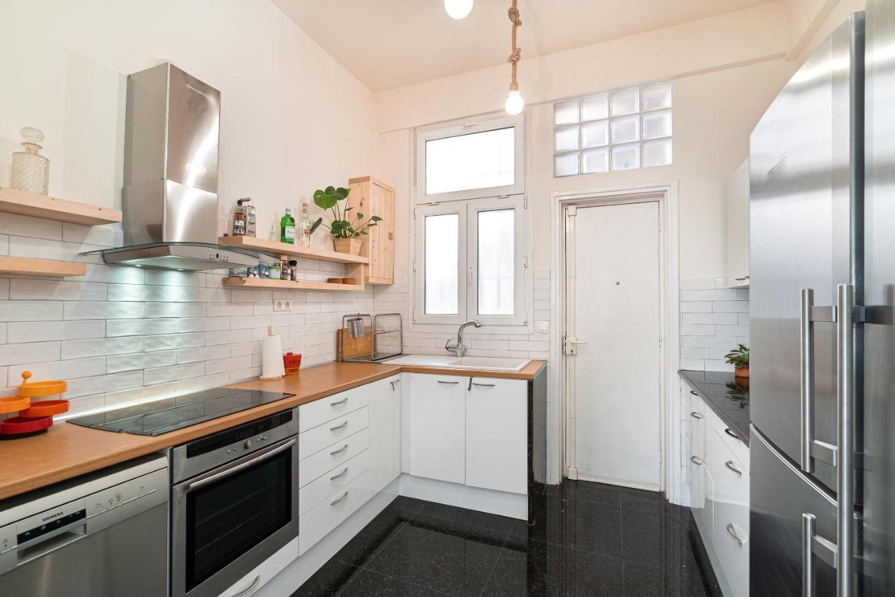 Spacious & Artistic Retro 2Bd Apt With Sauna أثينا المظهر الخارجي الصورة